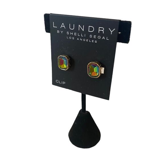 Beautiful Rectangular Iridescent Clip Earrings. - Picture 4 of 6